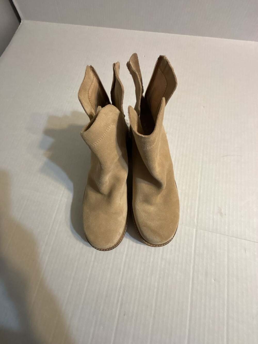 Gianni Bini Women's Tan Suede Lug Sole Ankle Boots Size 9.5M
